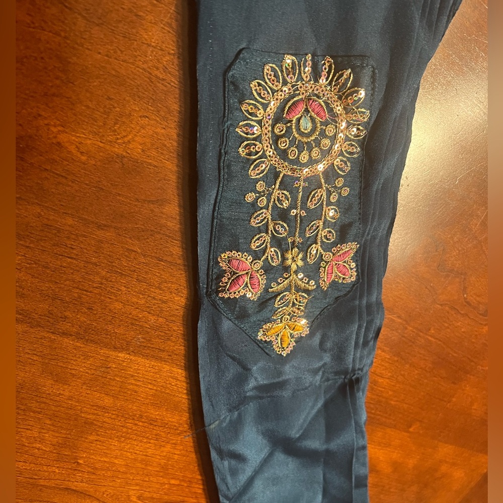 Ready to wear sari with jacket/ koti. Indian Ethnic wear - Picture 12 of 12